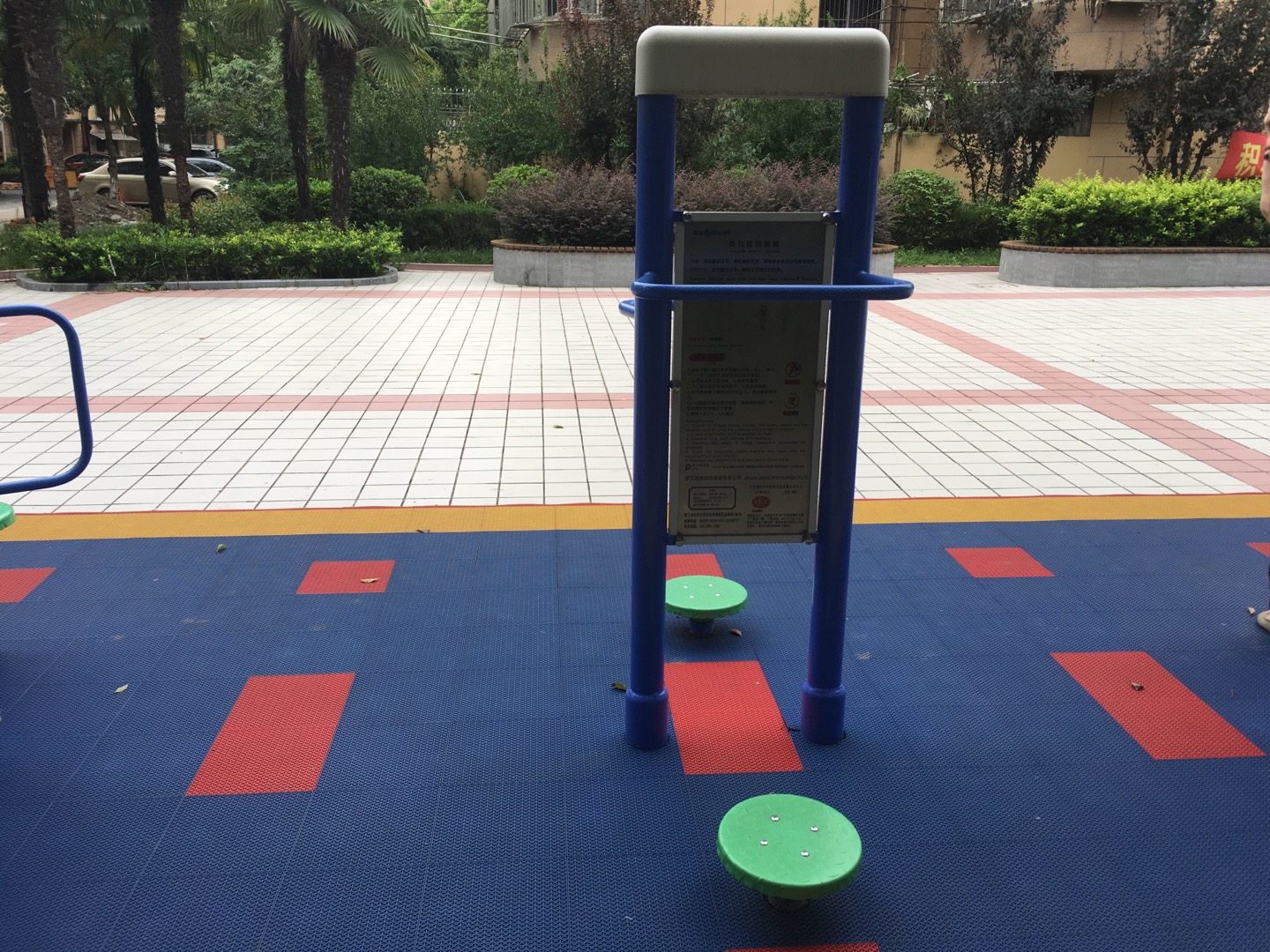 双立柱扭腰器