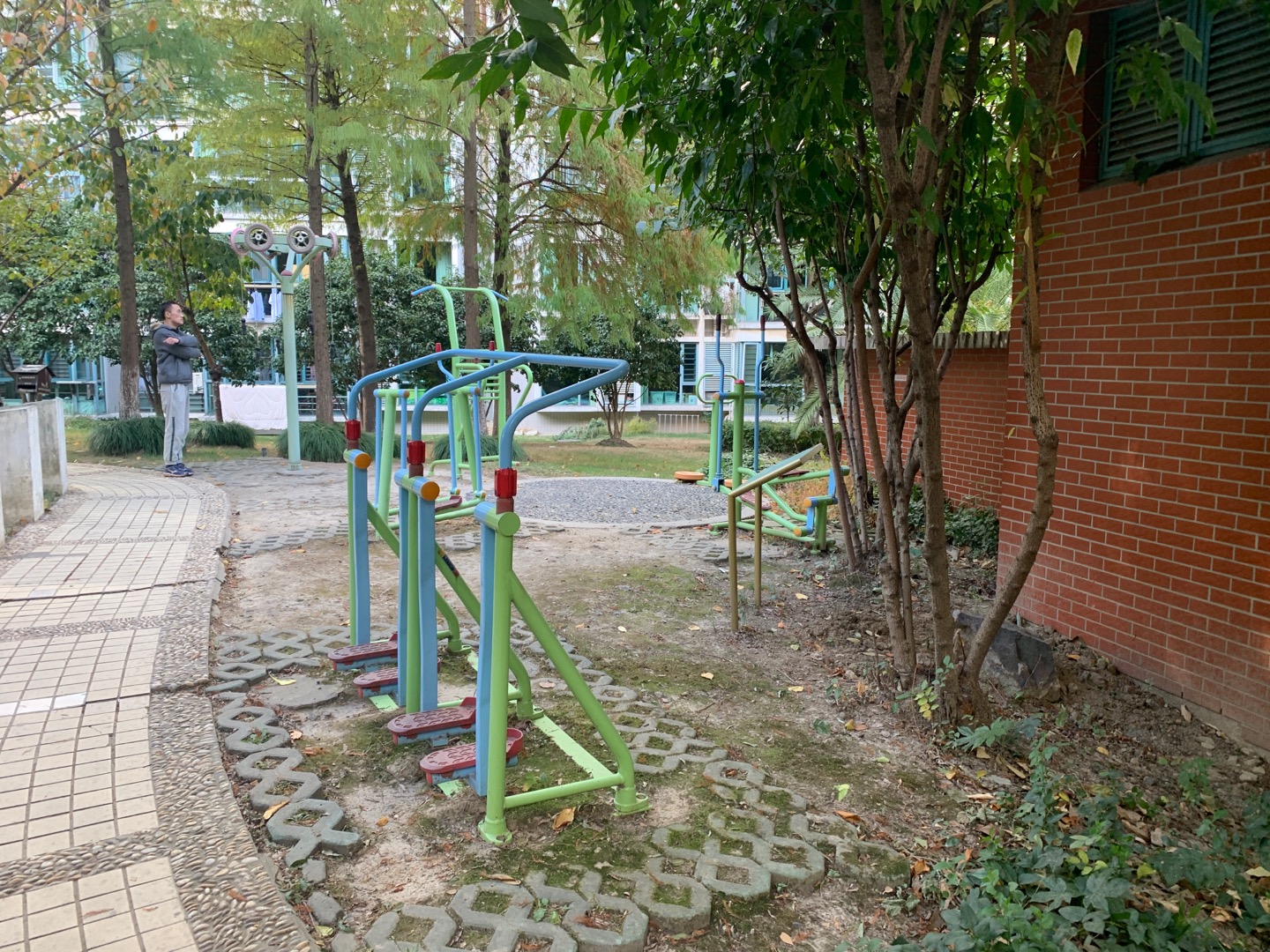 东绣路1085弄健身点