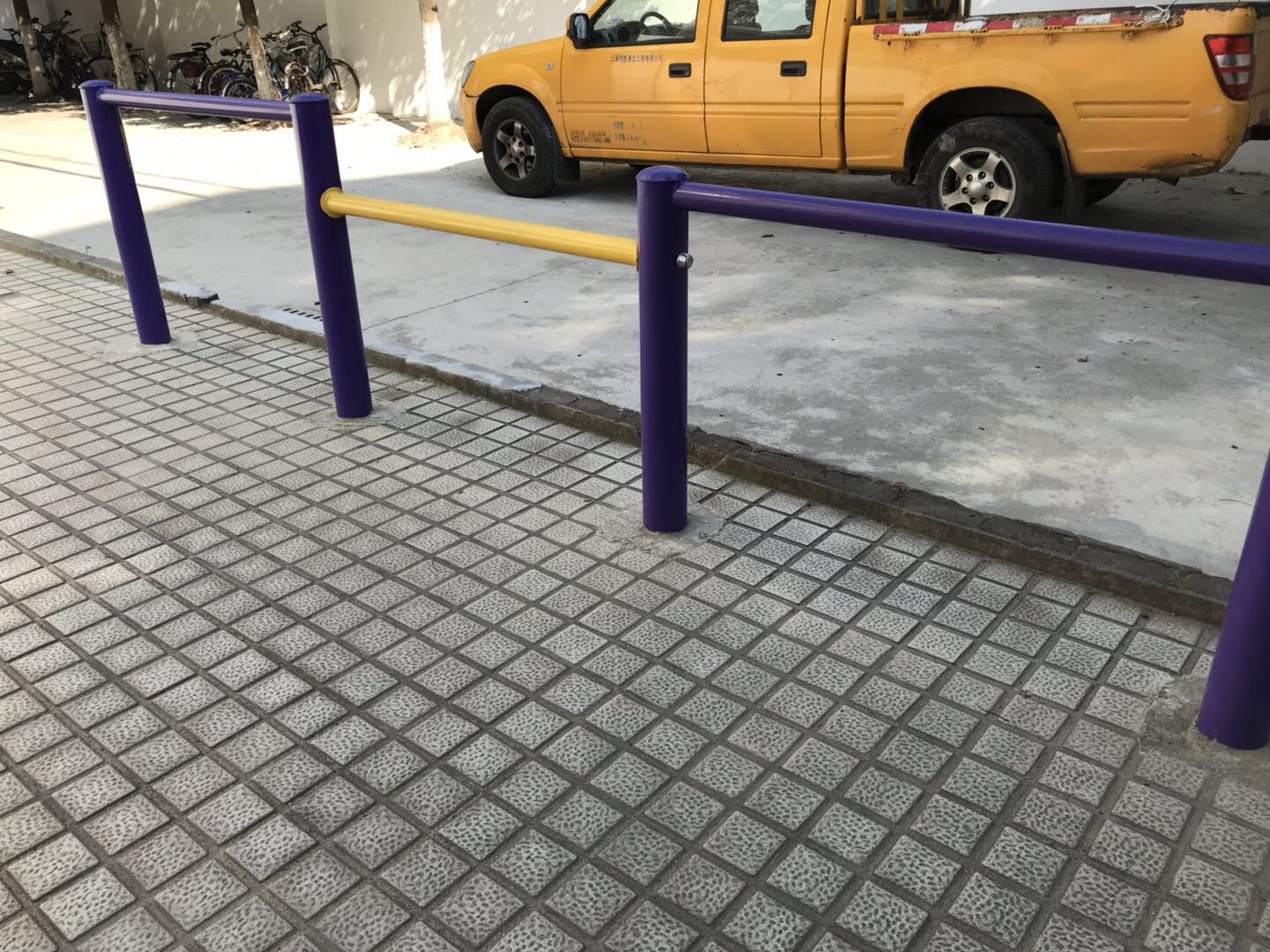 弹振压腿器
