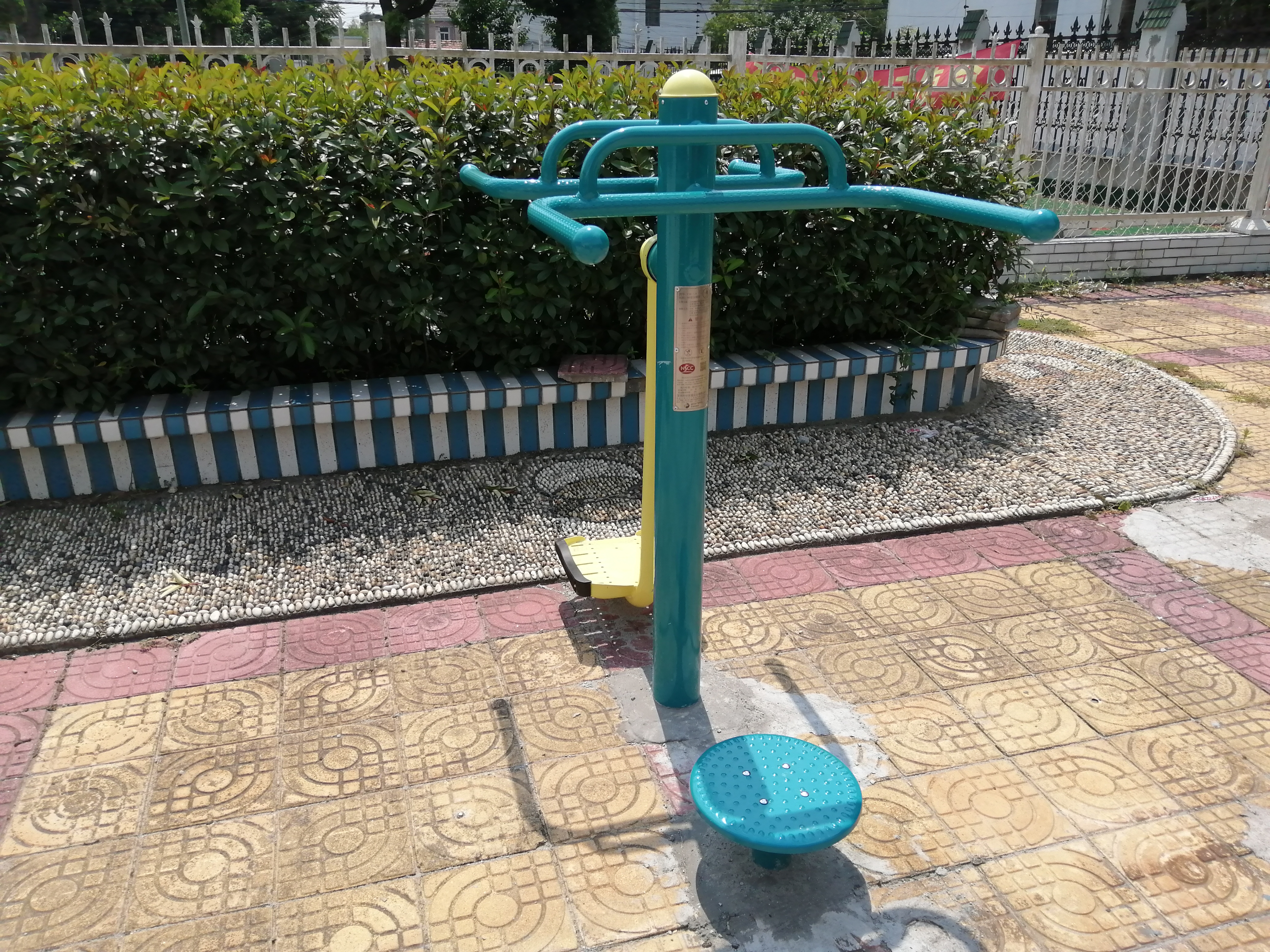扭腰钟摆器