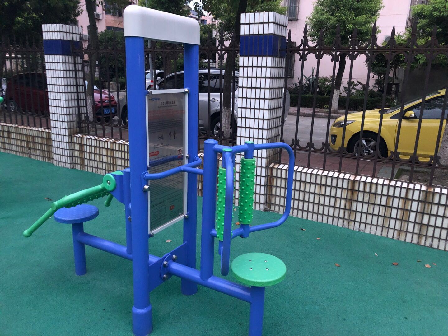 双立柱腰背按摩器