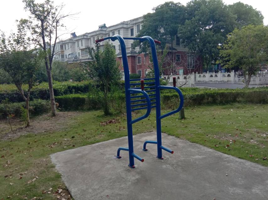 多功能训练器