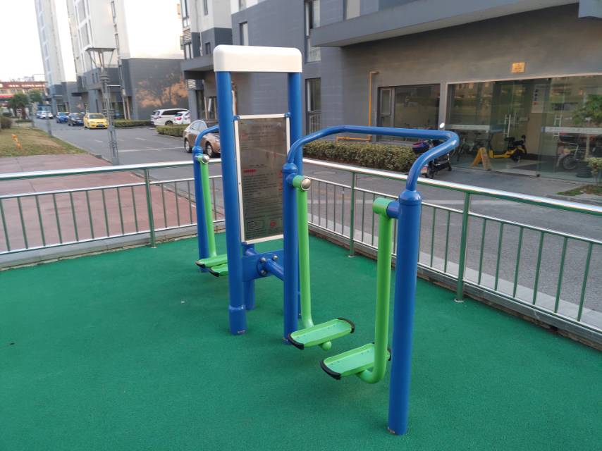 双立柱太空漫步器