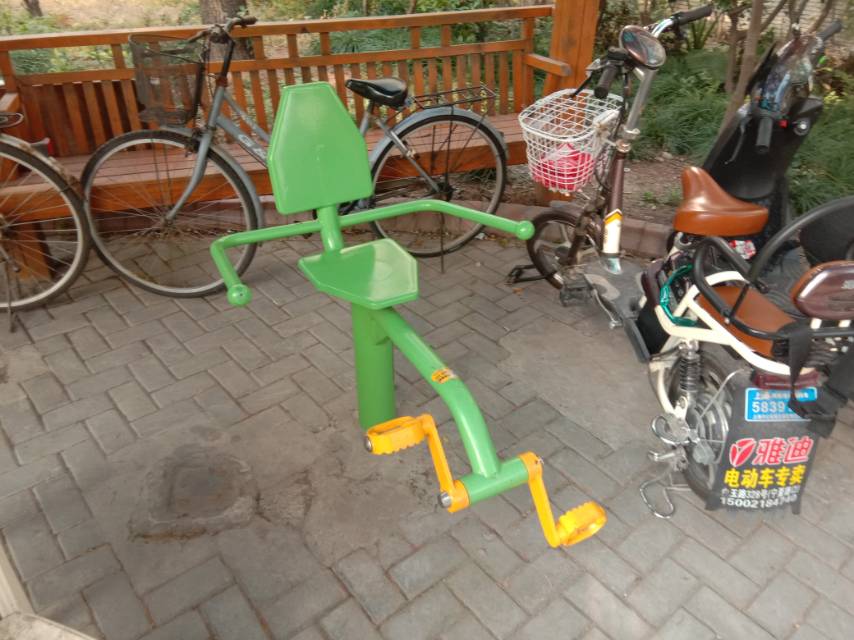斜躺健身车