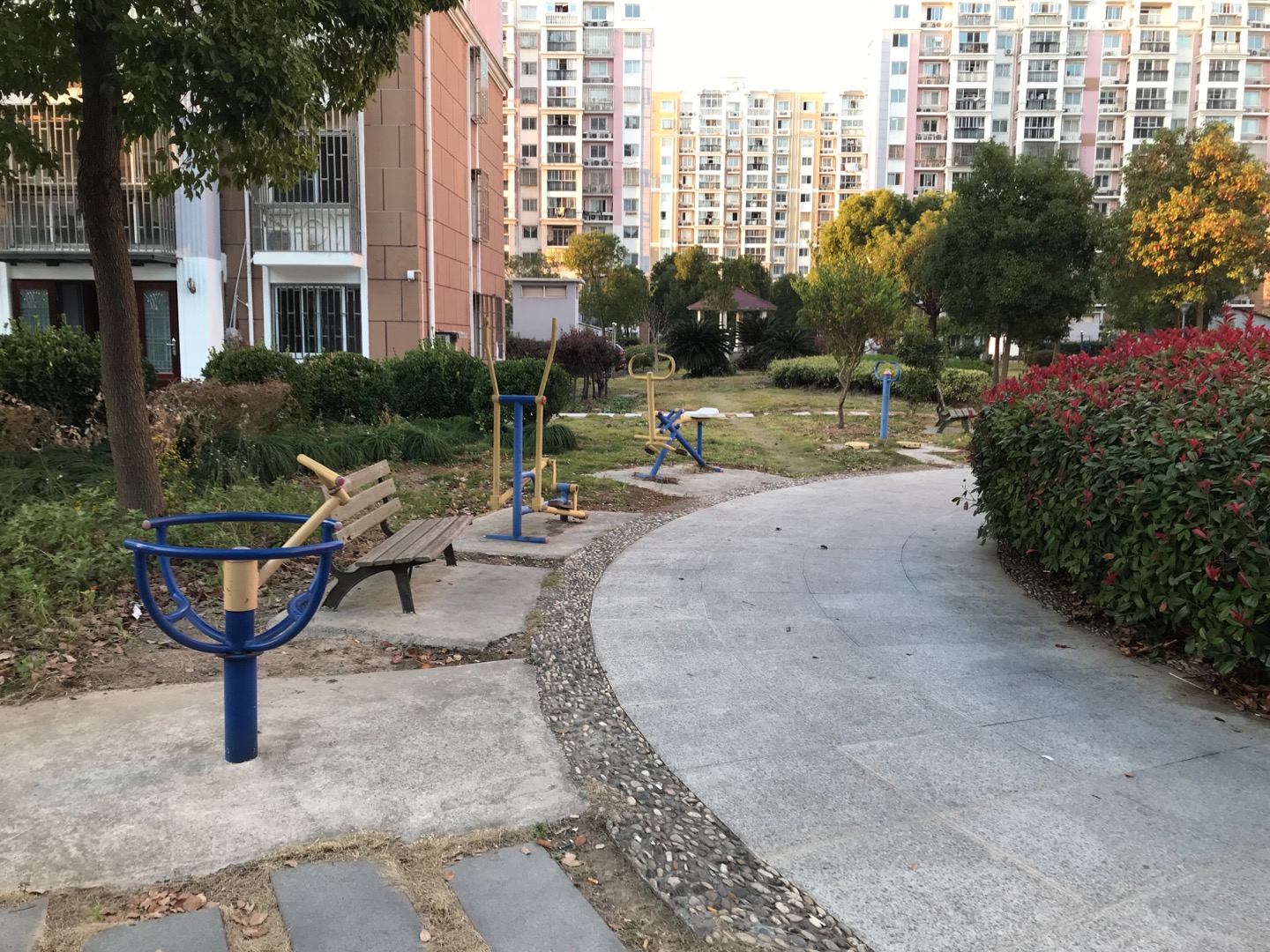 千汇三村千汇路581弄21号旁健身路径