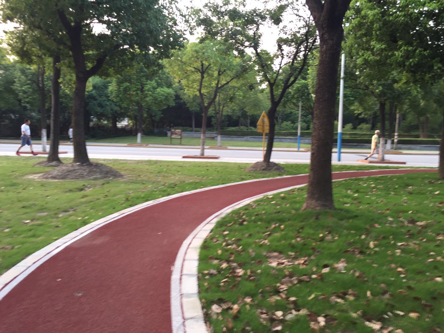 金迎路银翔路健身步道