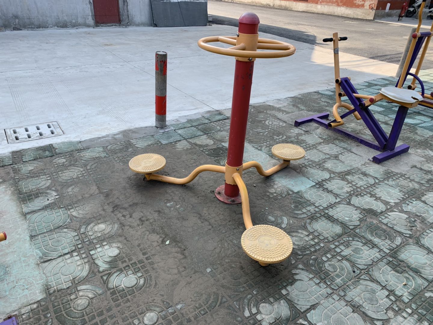 三人转腰器