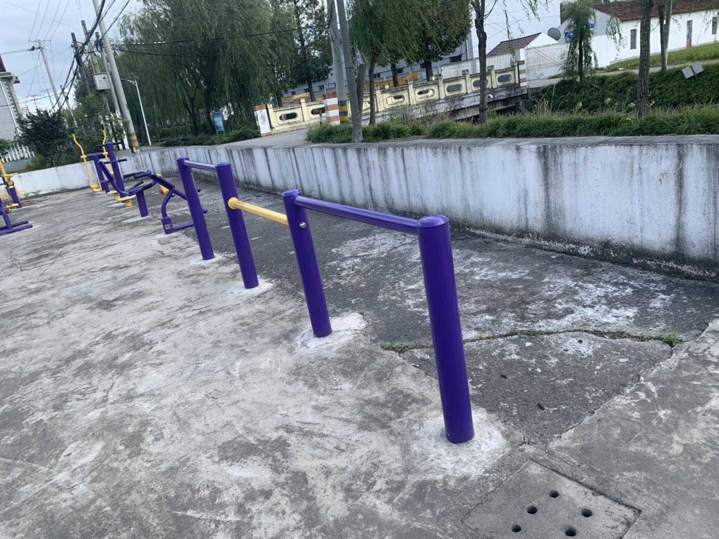 弹振压腿器