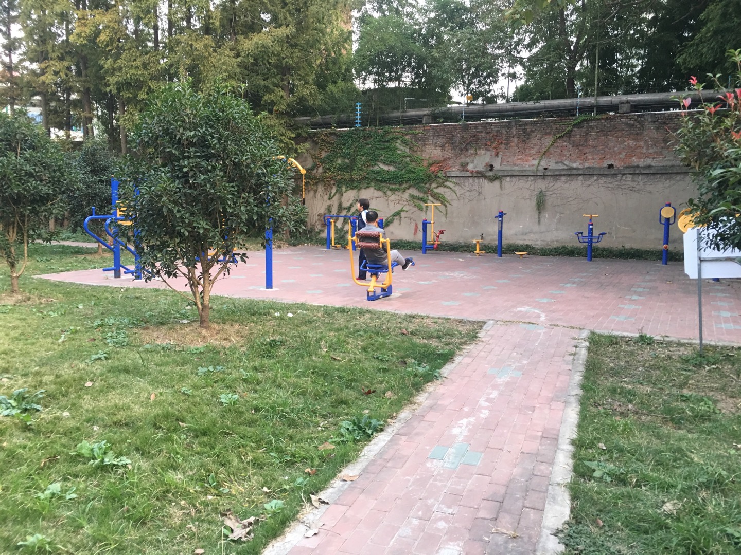 淞南八村居委小八村健身点