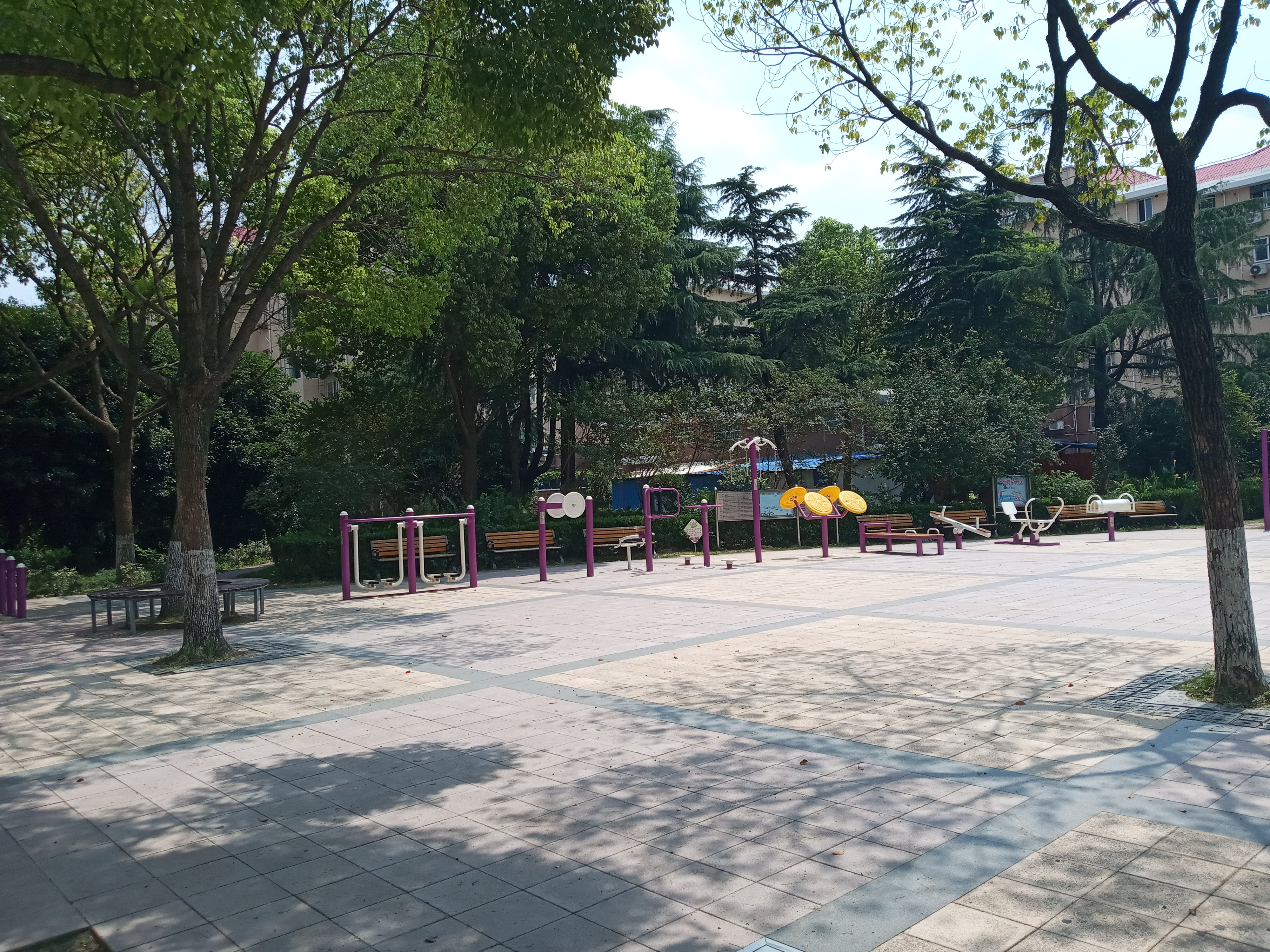 平吉二村居委健身苑点
