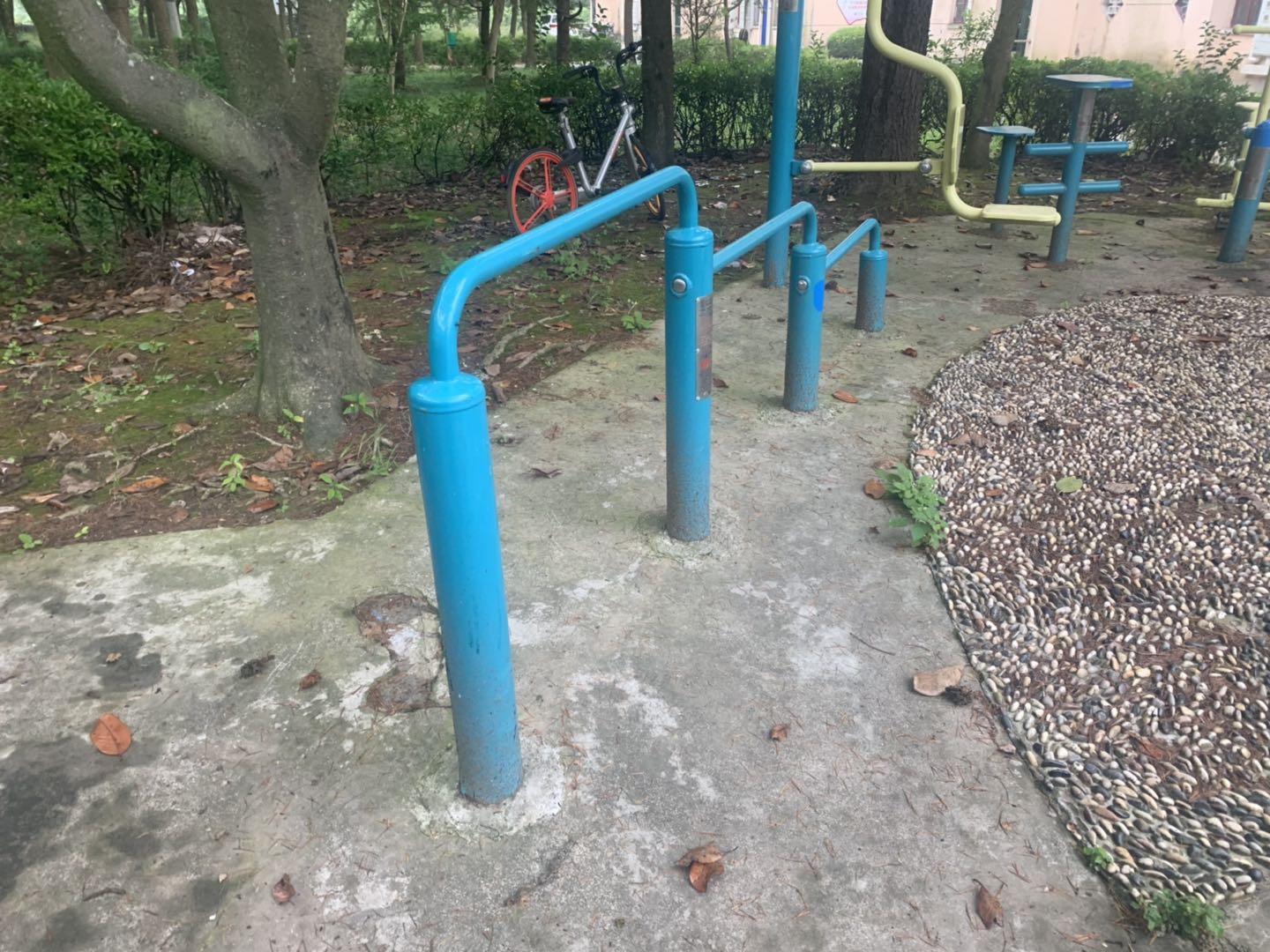 弹震压腿器