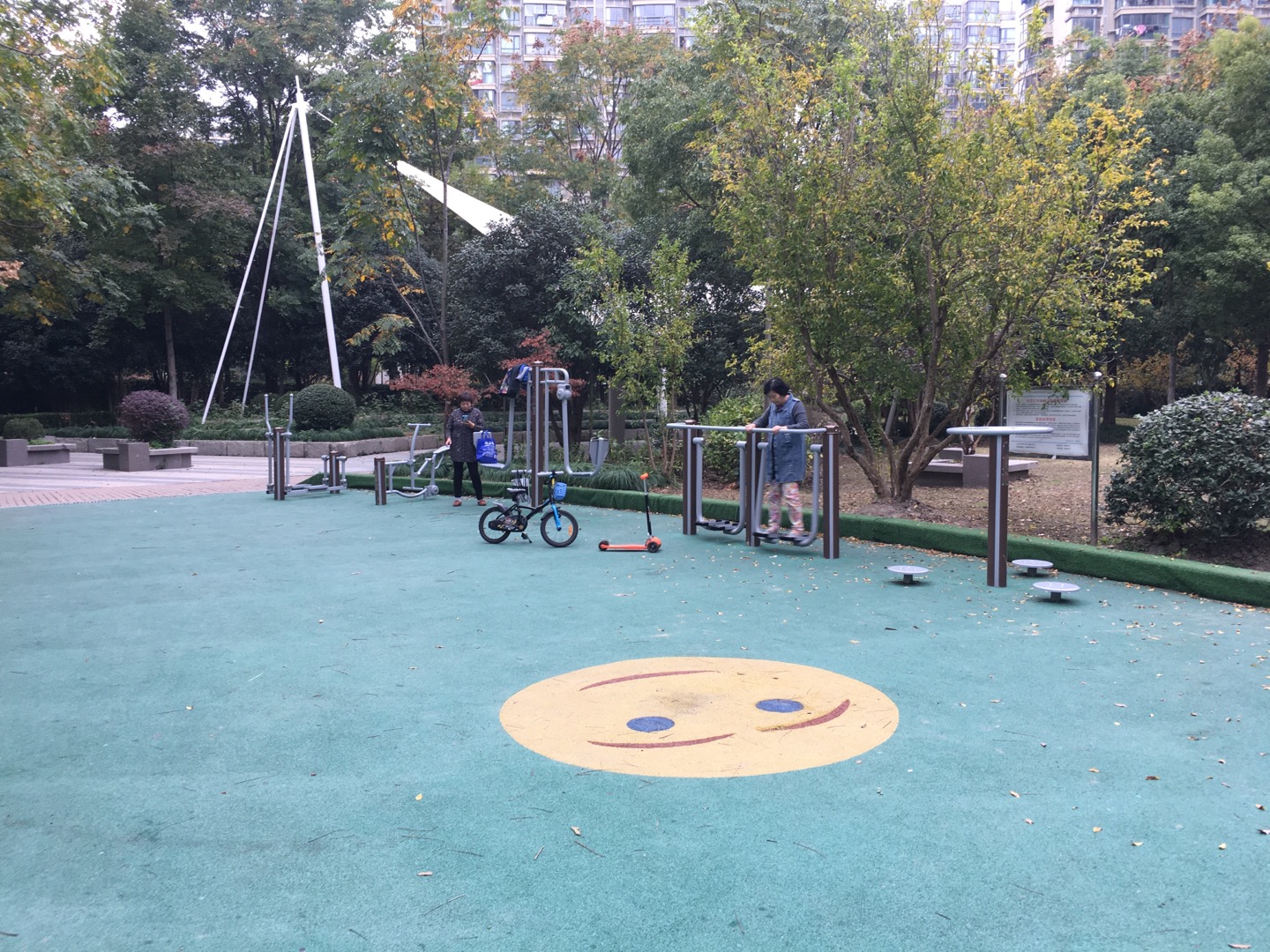 金谊河畔居委健身点1