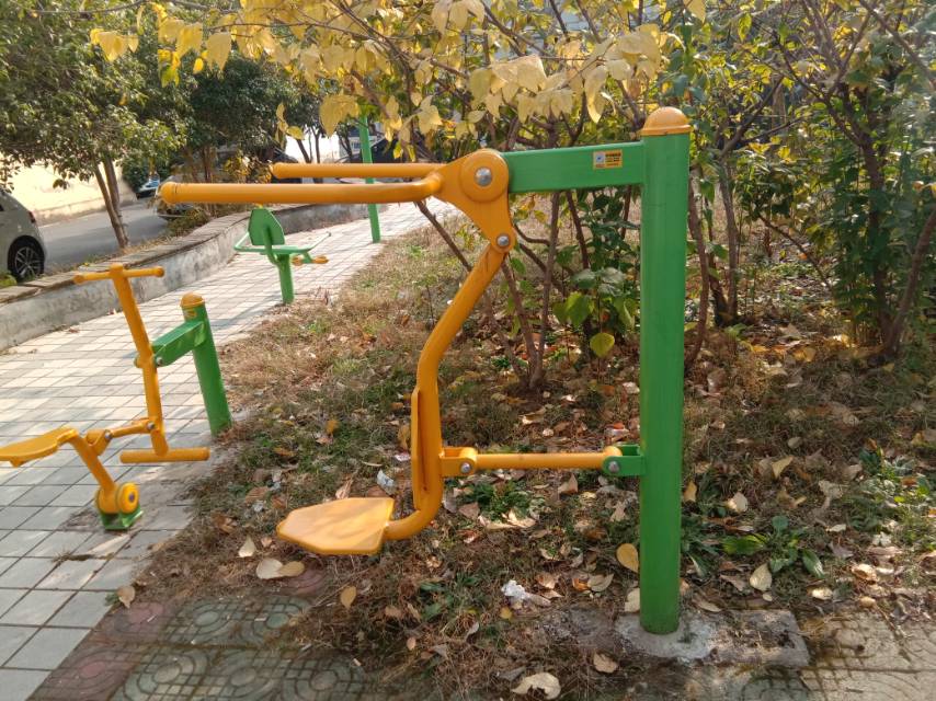 坐拉练习器