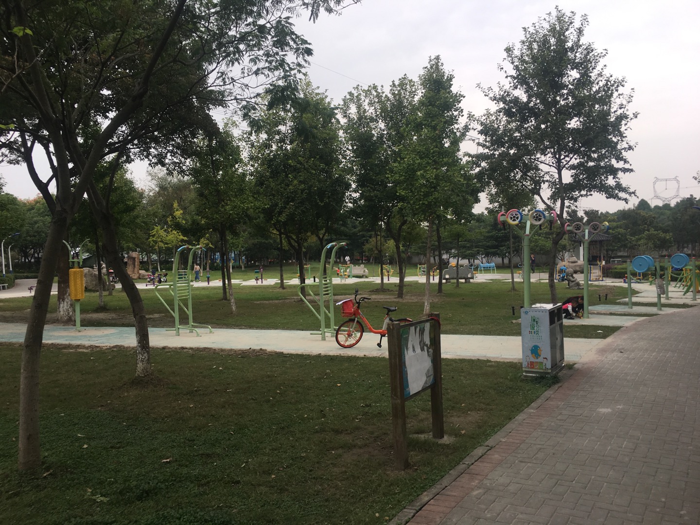 新育绿地健身苑