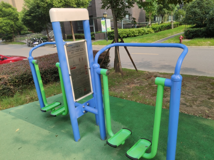 双立柱太空漫步器