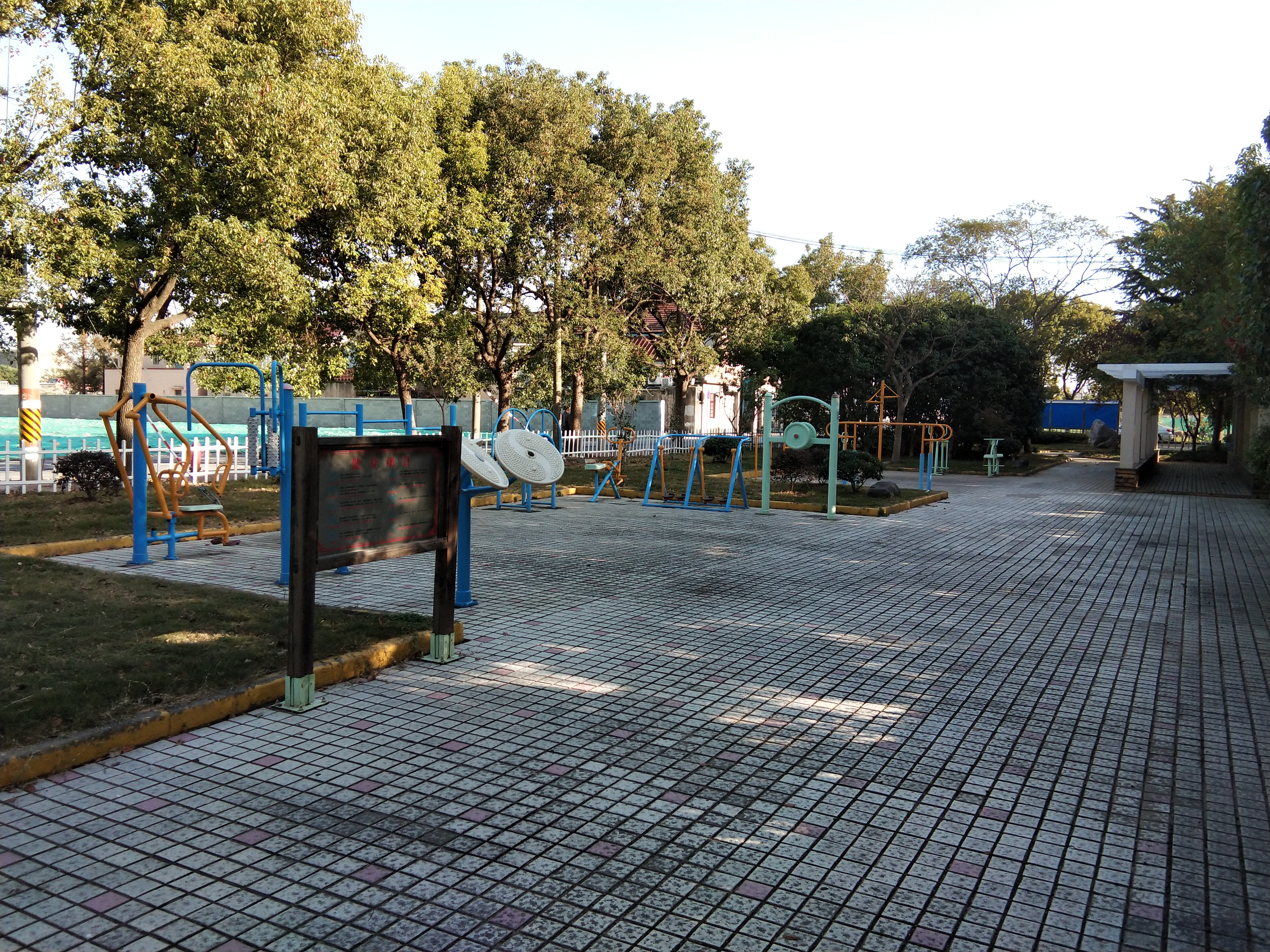华星村6队健身点