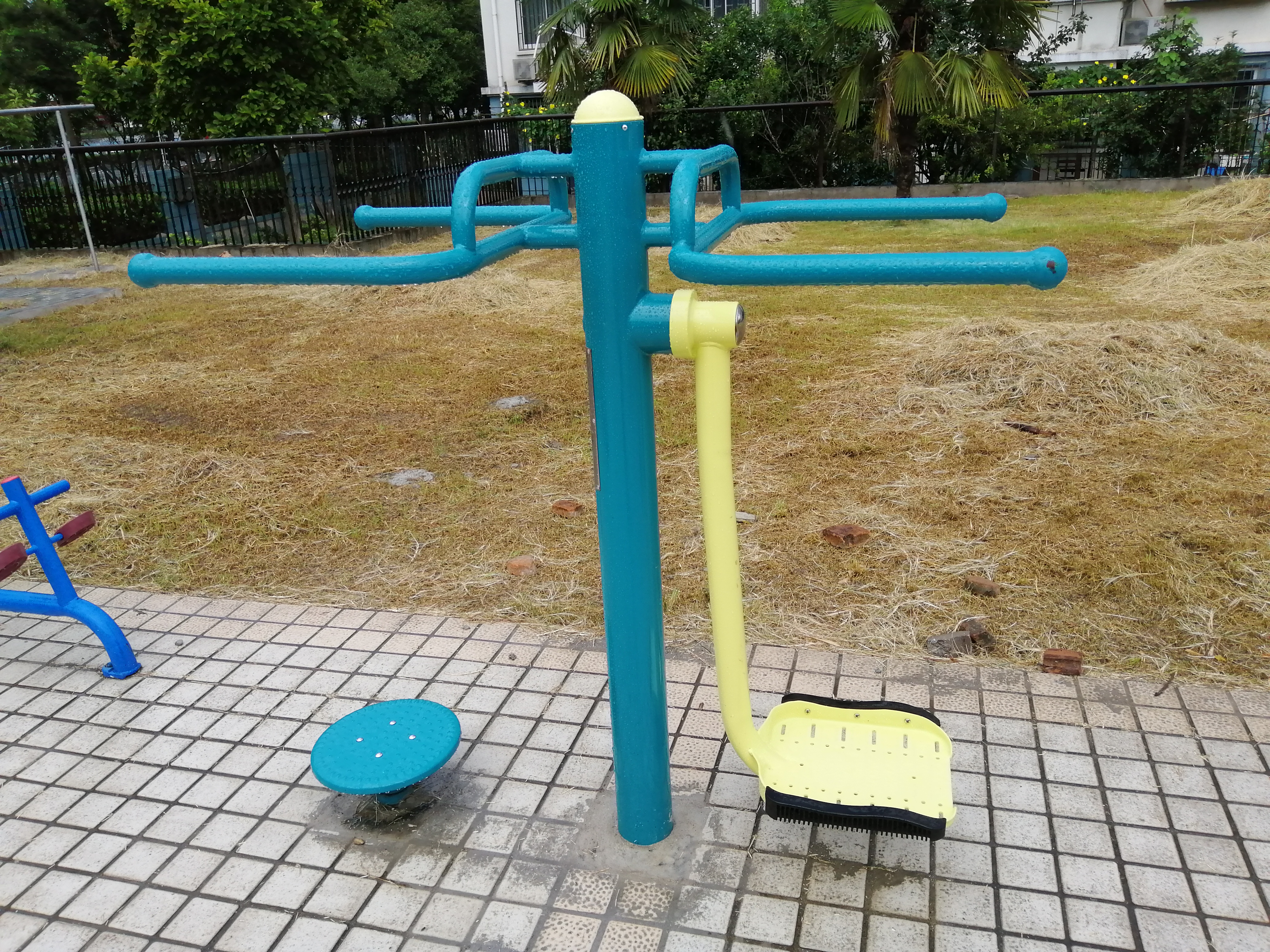 扭腰钟摆器