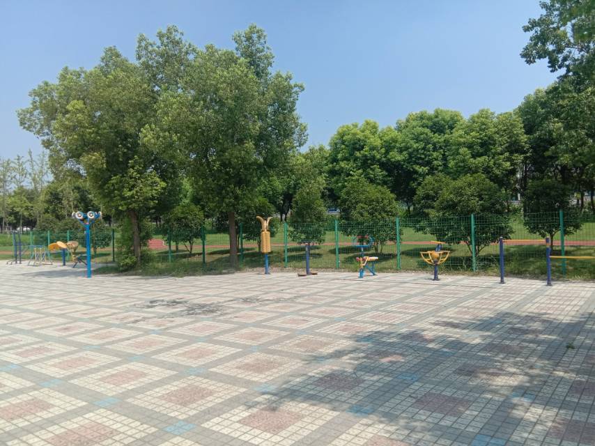 彭赵小区中区市民健身点1