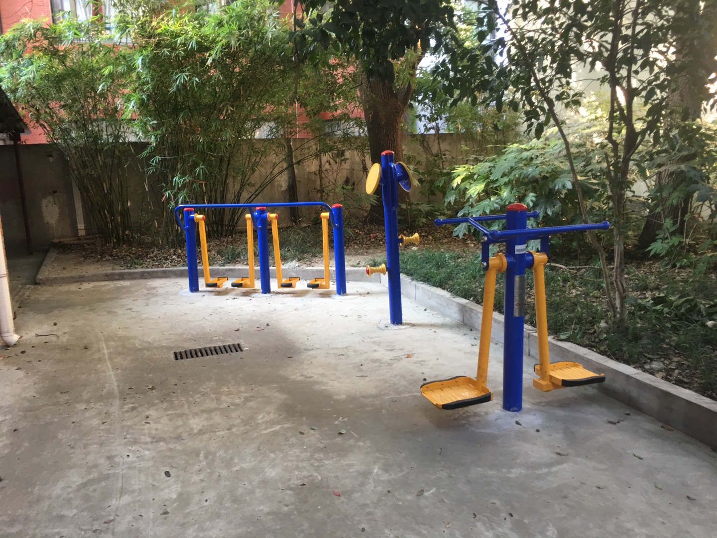 南京西路街道陕南居委健身点（襄阳北路47弄）