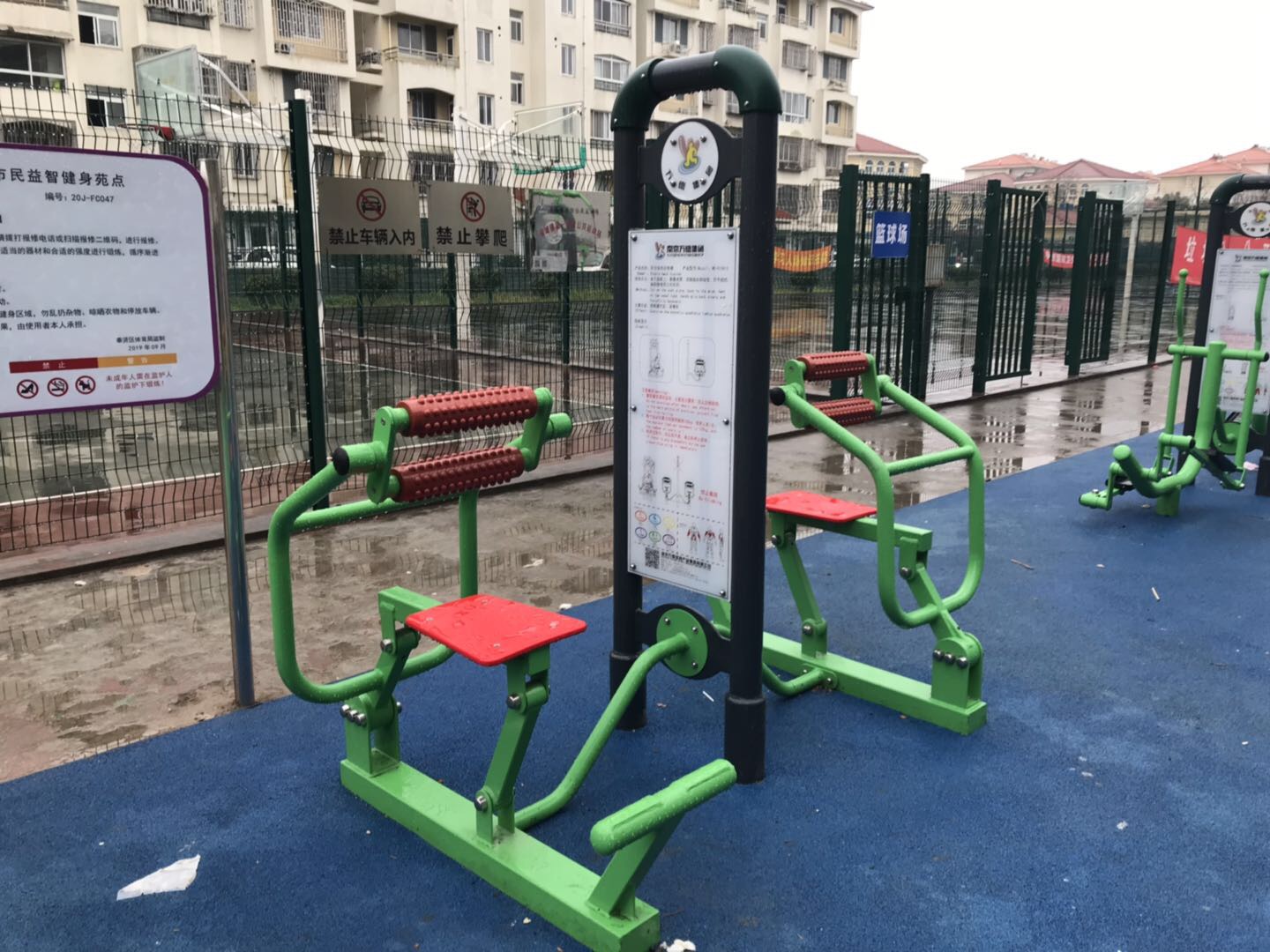 双位背部训练器