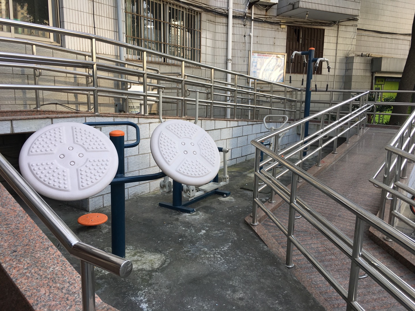 静安区北站街道海昌居委健身点（ 曲阜西路268号）