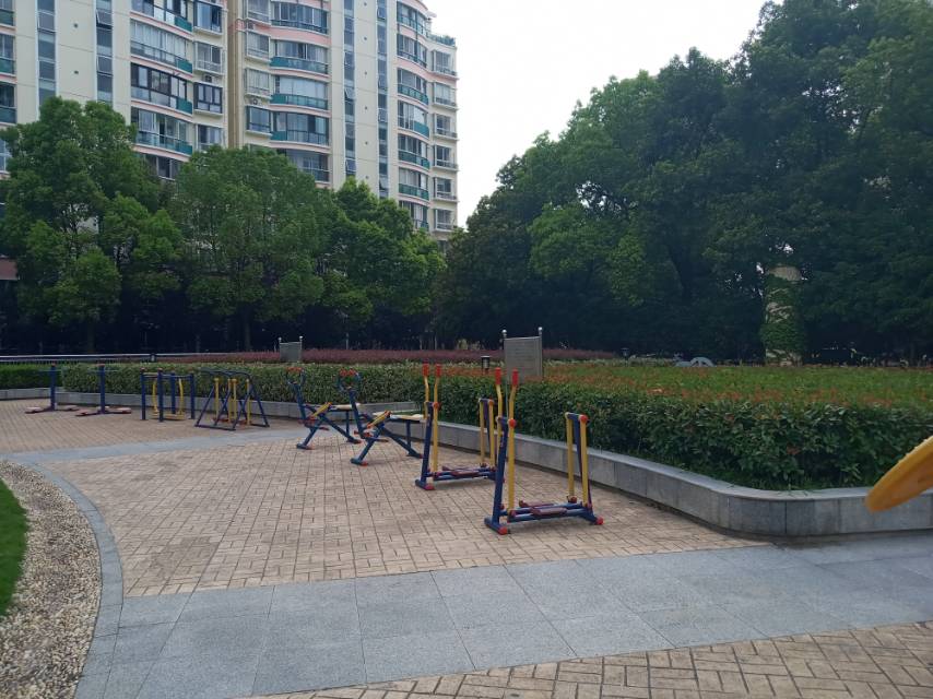 东兰二居居委健身苑点
