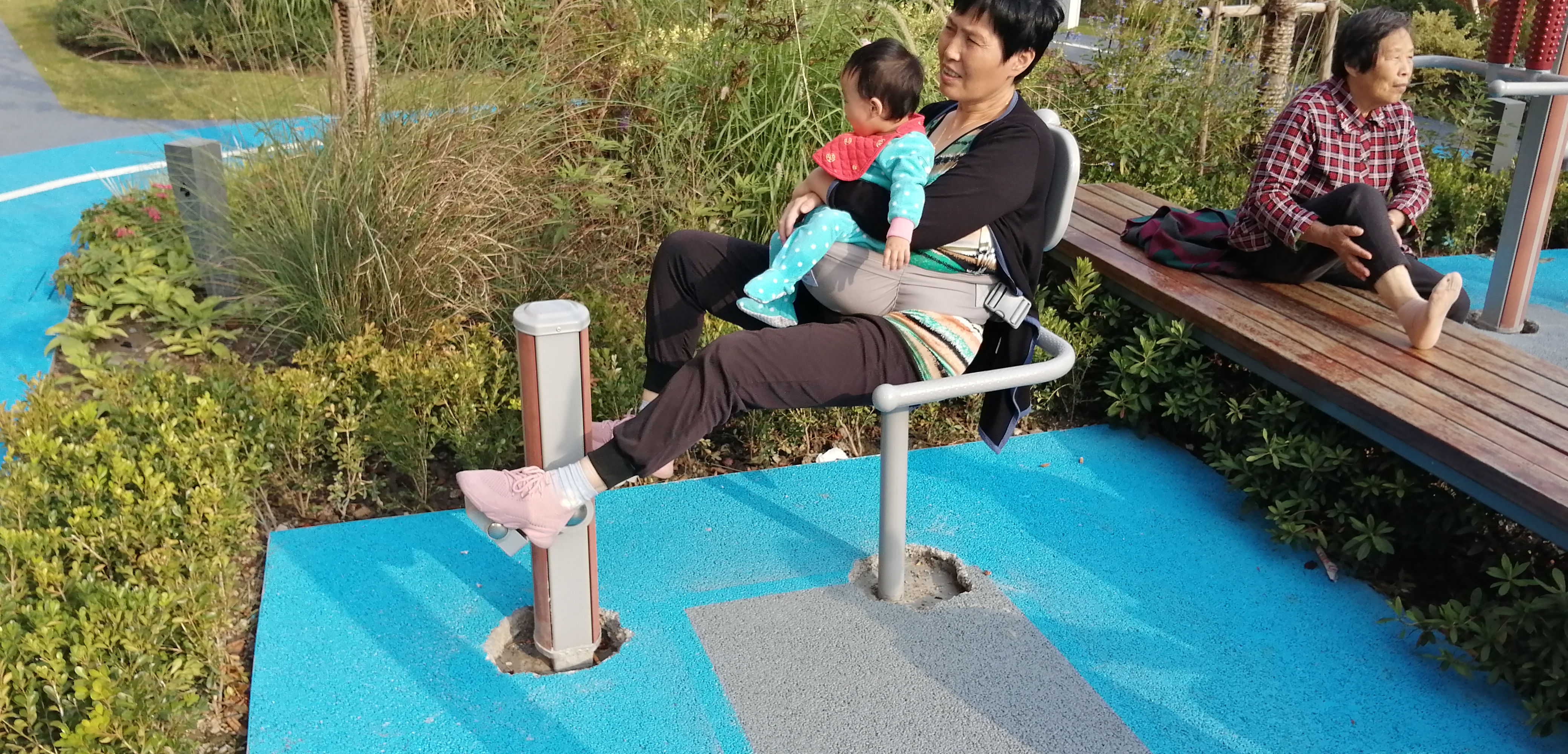 卧式健身车