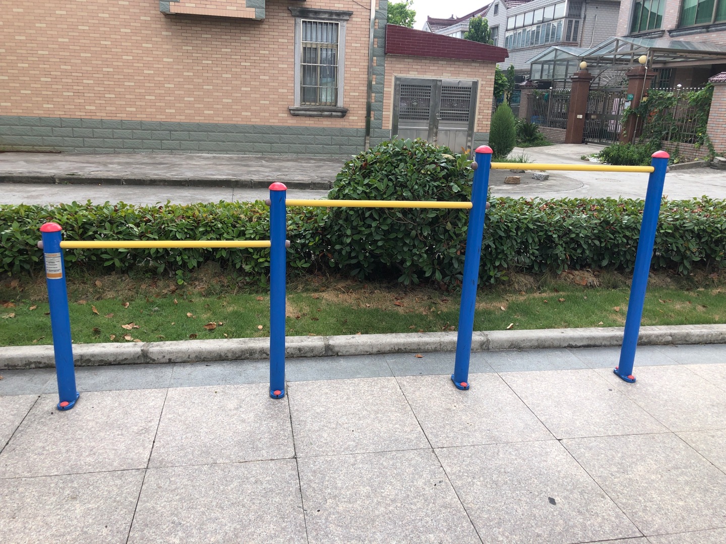 压腿杠