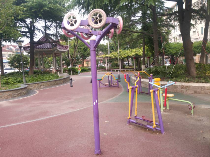 呼玛一村三居委健身点