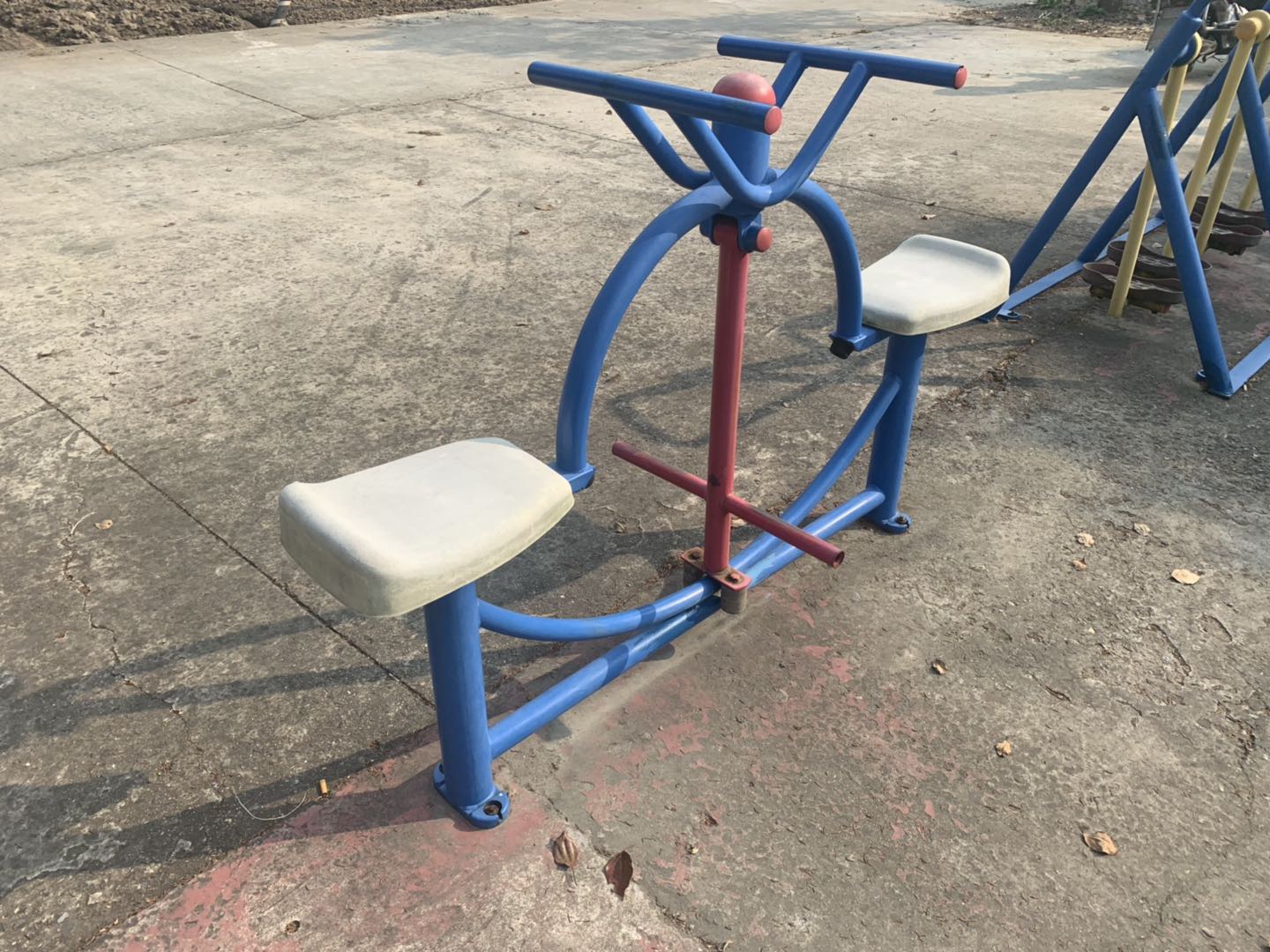 下肢锻炼器