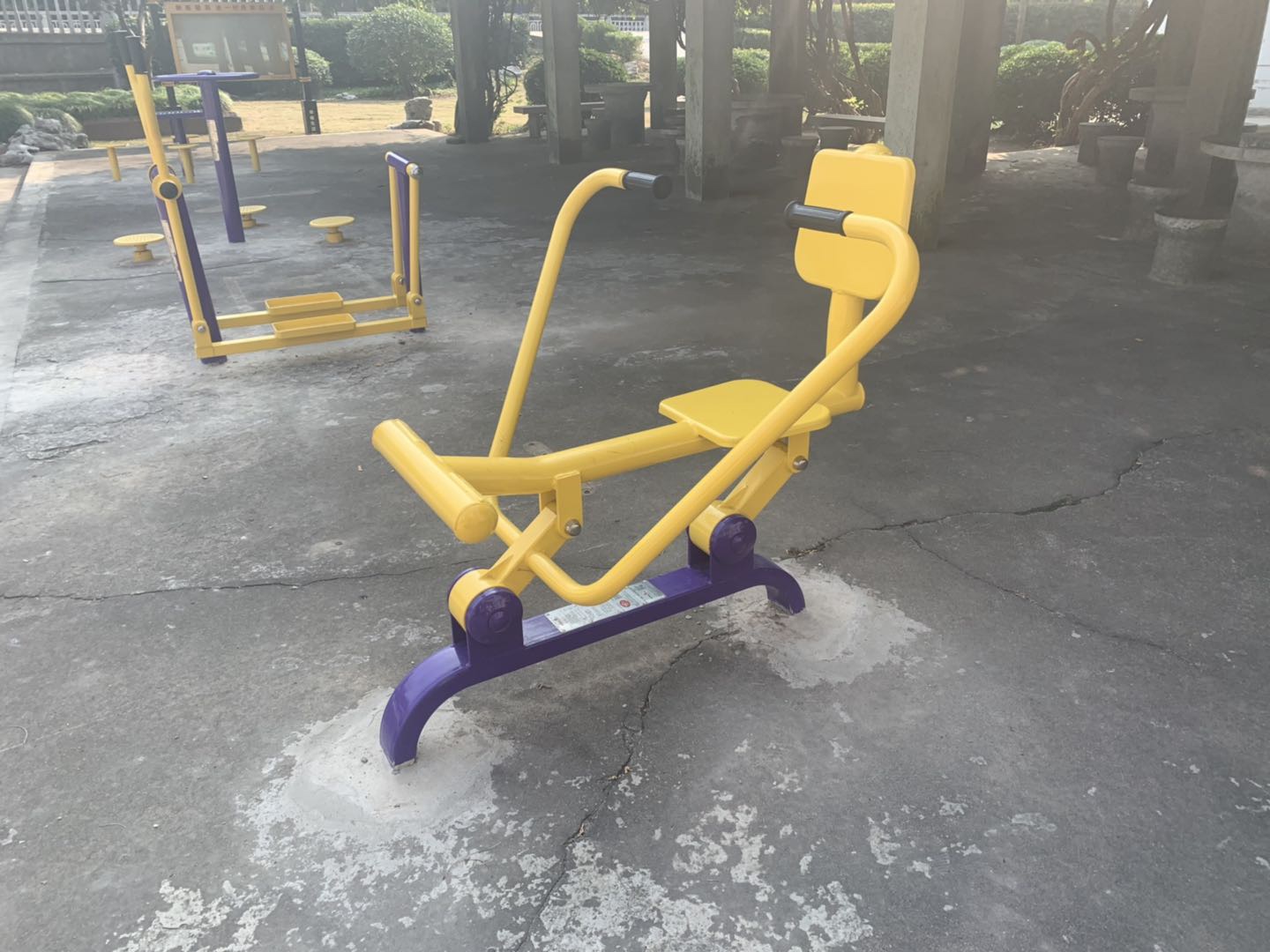 自重式平推训练器