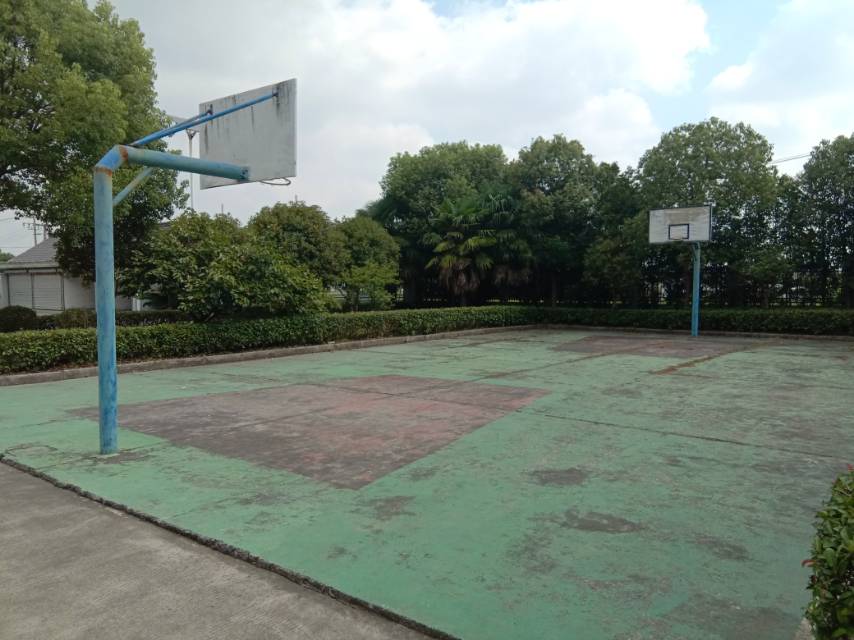东港篮球场