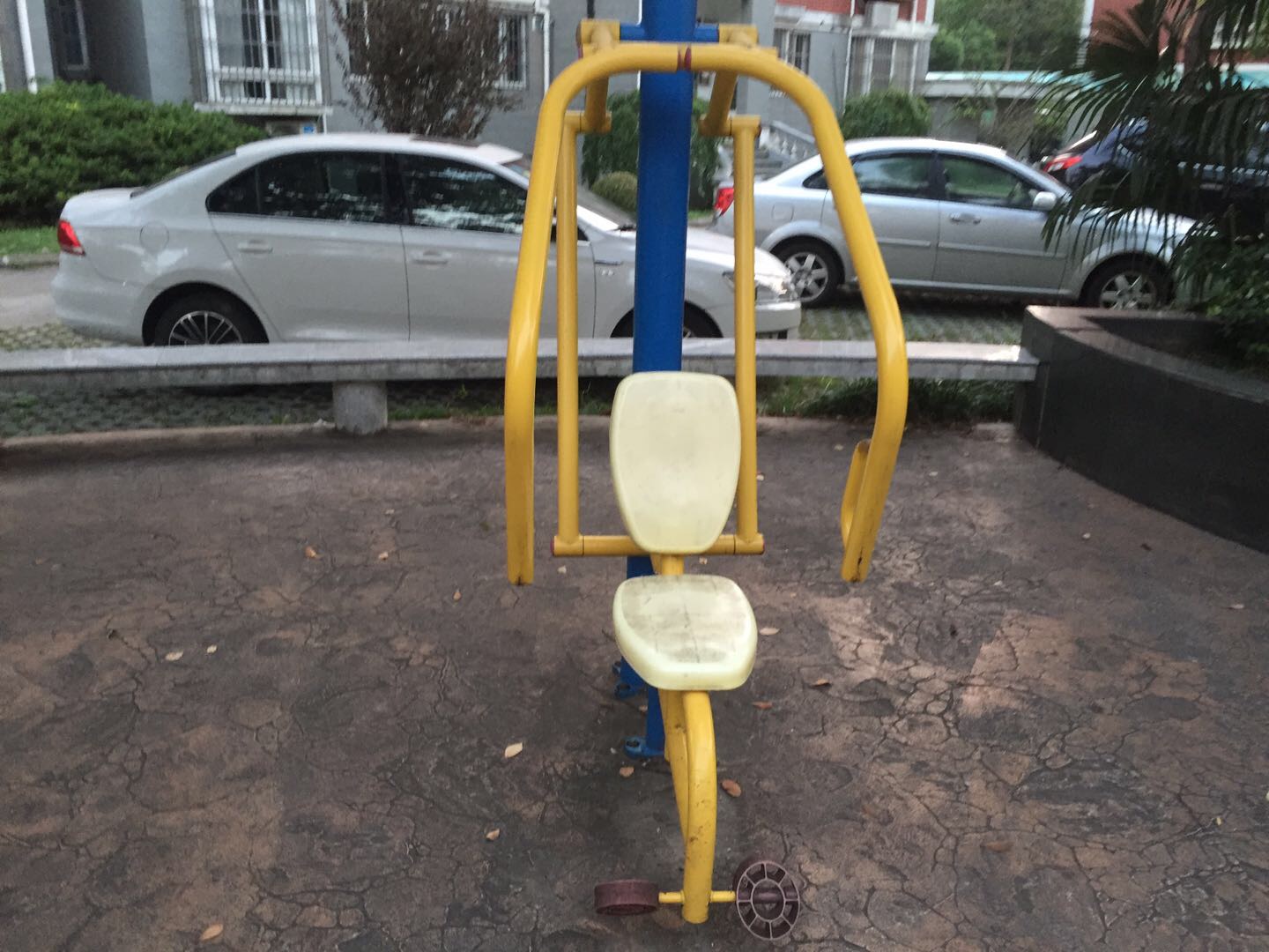 自重推胸器
