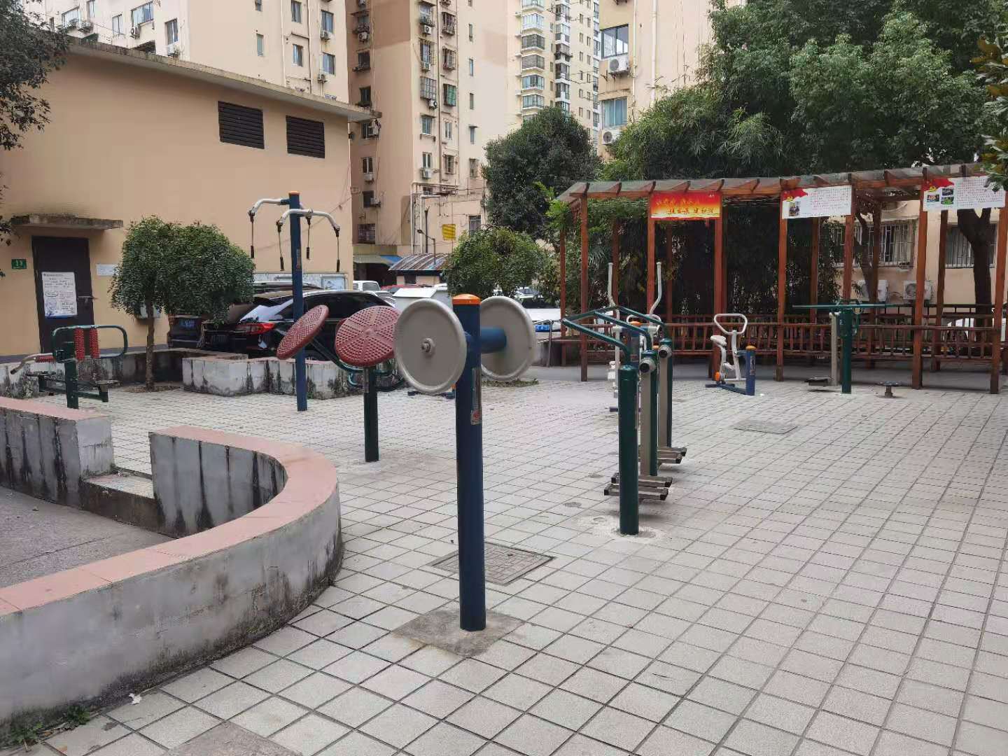 静安区大宁路街道延峰居委健身点（延长中路561弄）