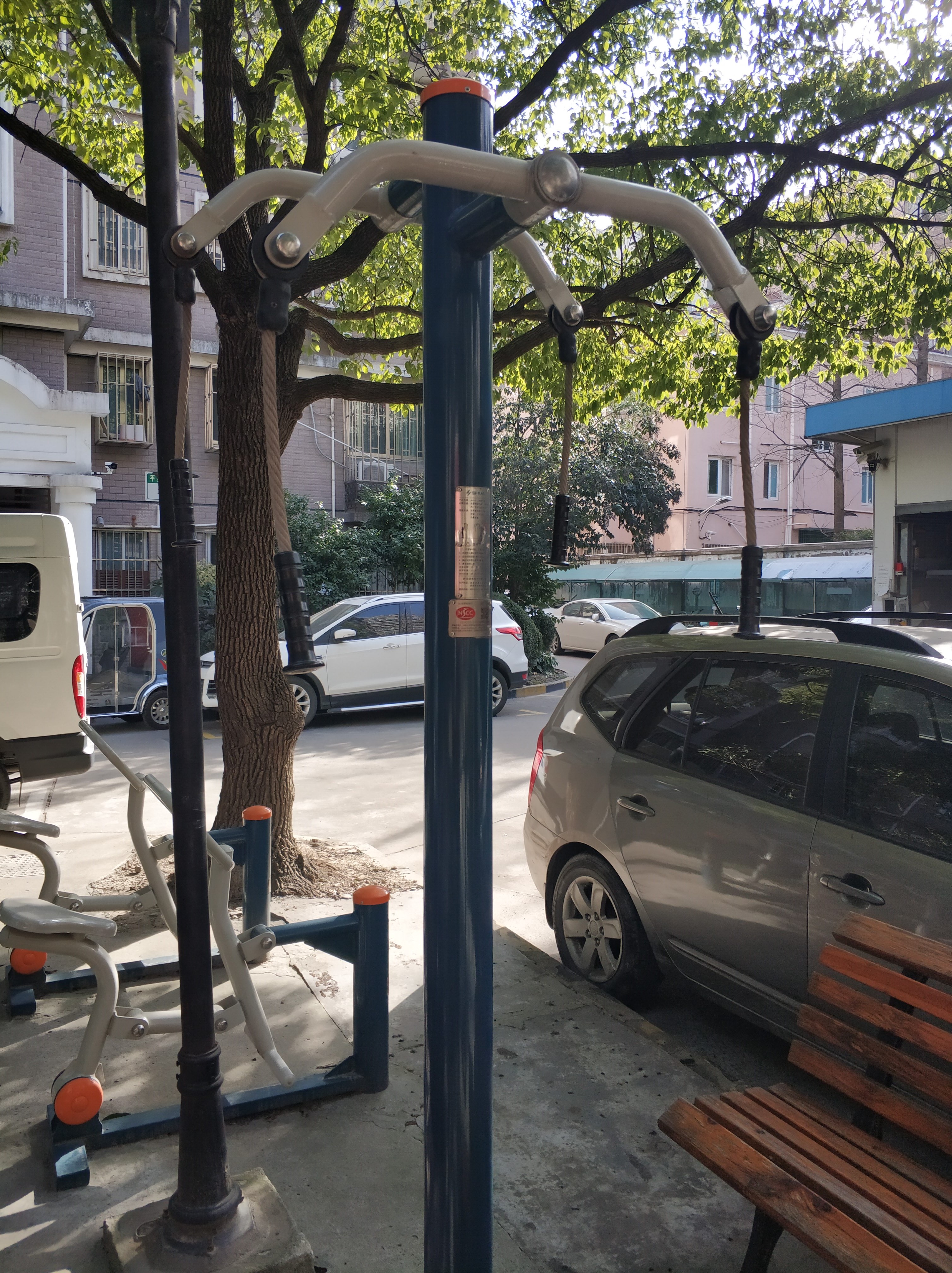 静安区共和新路街道和乐居委健身点（平型关路68弄二）