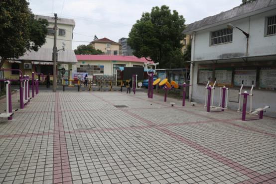 莘松四村居委广场健身点