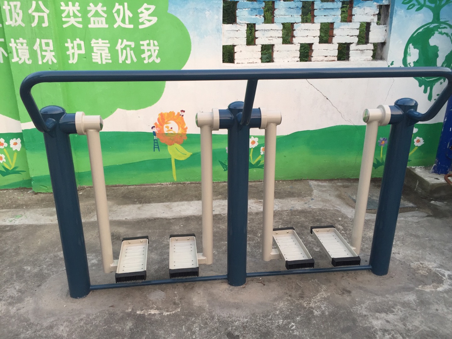 二位太空漫步机
