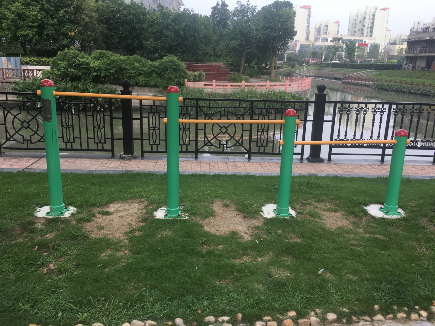多联压腿架