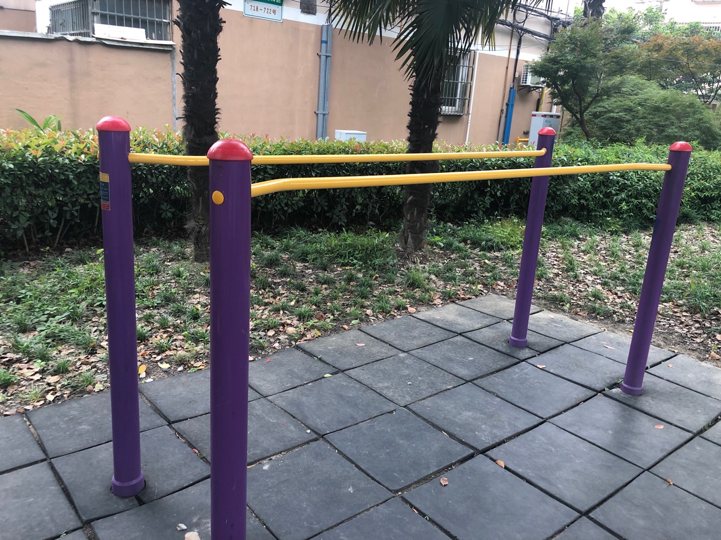 双杠健身器