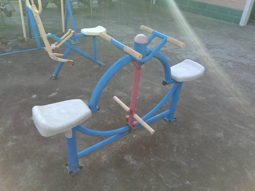 下肢锻炼器