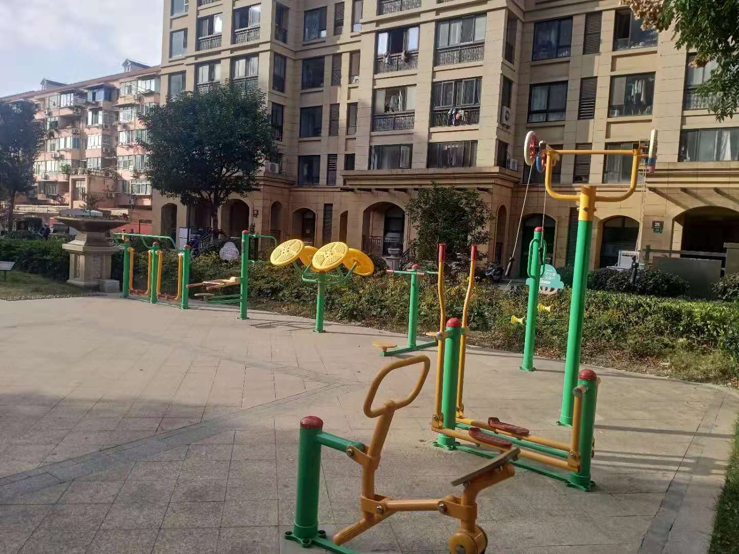河南居委虹桥荣信苑健身点