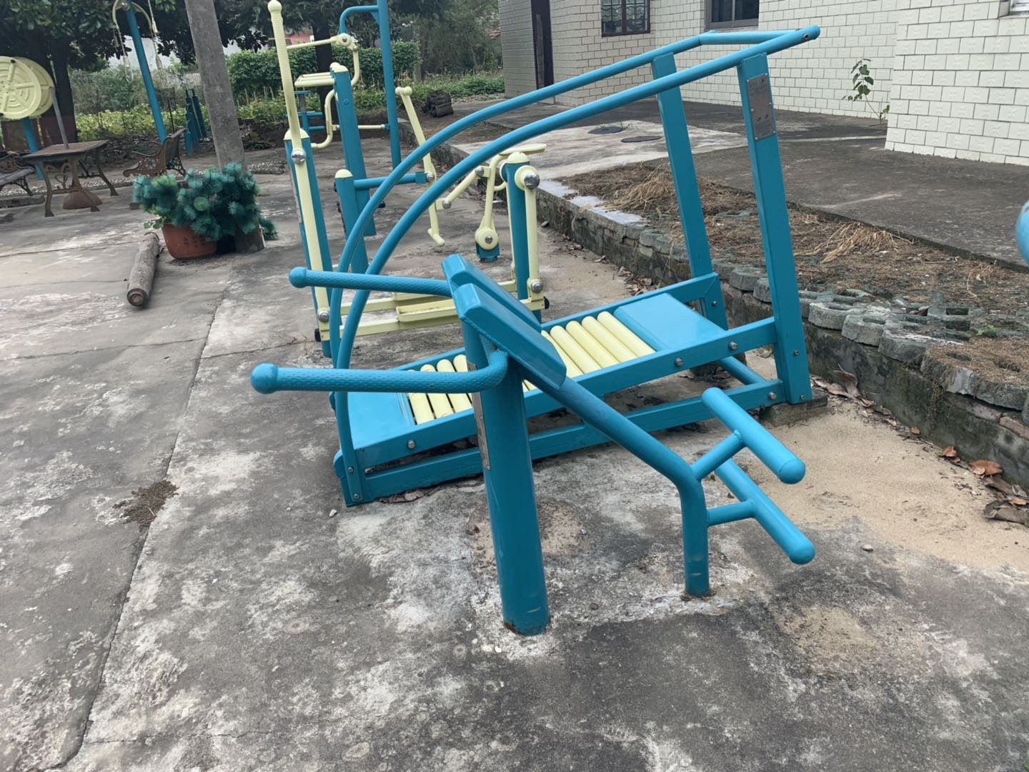背腹肌训练器