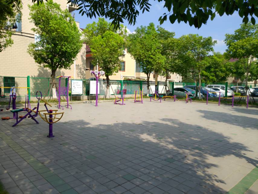 许浦村墙华健身点