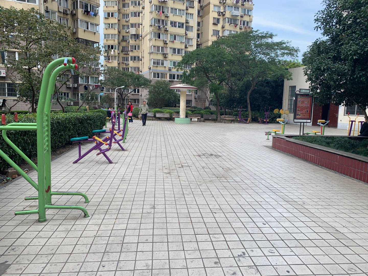 东四居委市民益智健身苑点