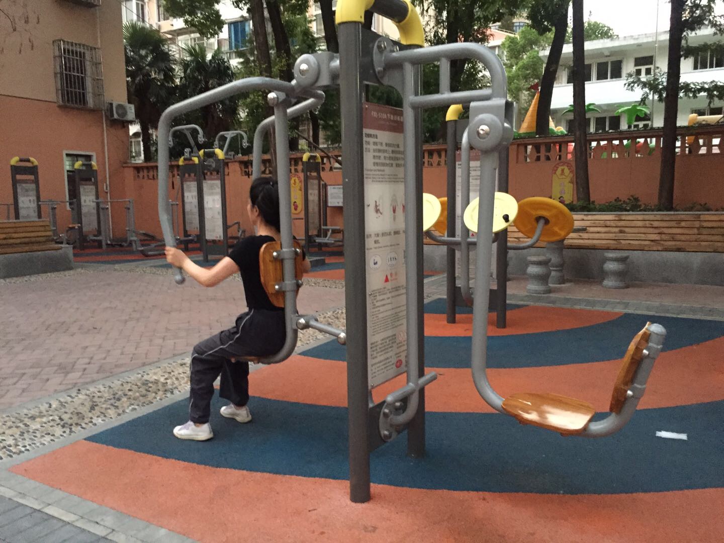 上下肢训练器