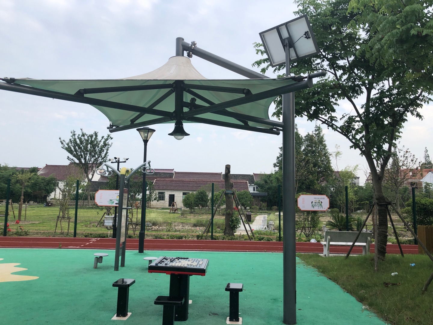 太阳能灯光遮阳棚