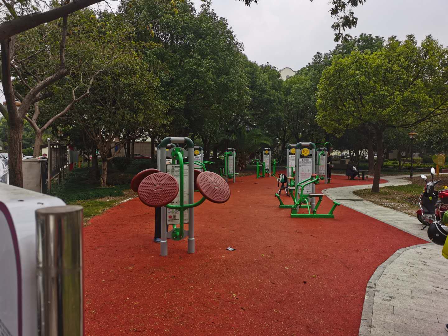 南桥镇民旺苑市民益智健身苑点