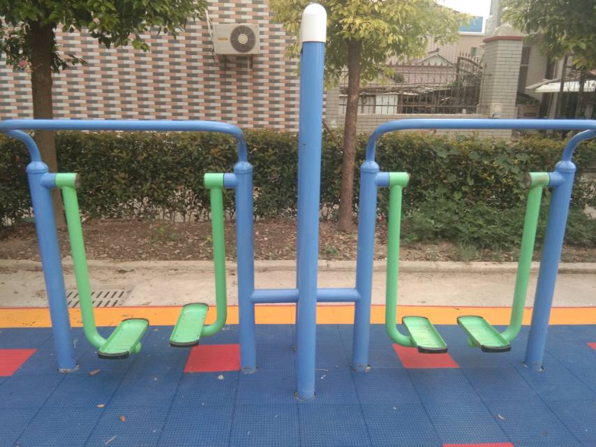 双立柱太空漫步器