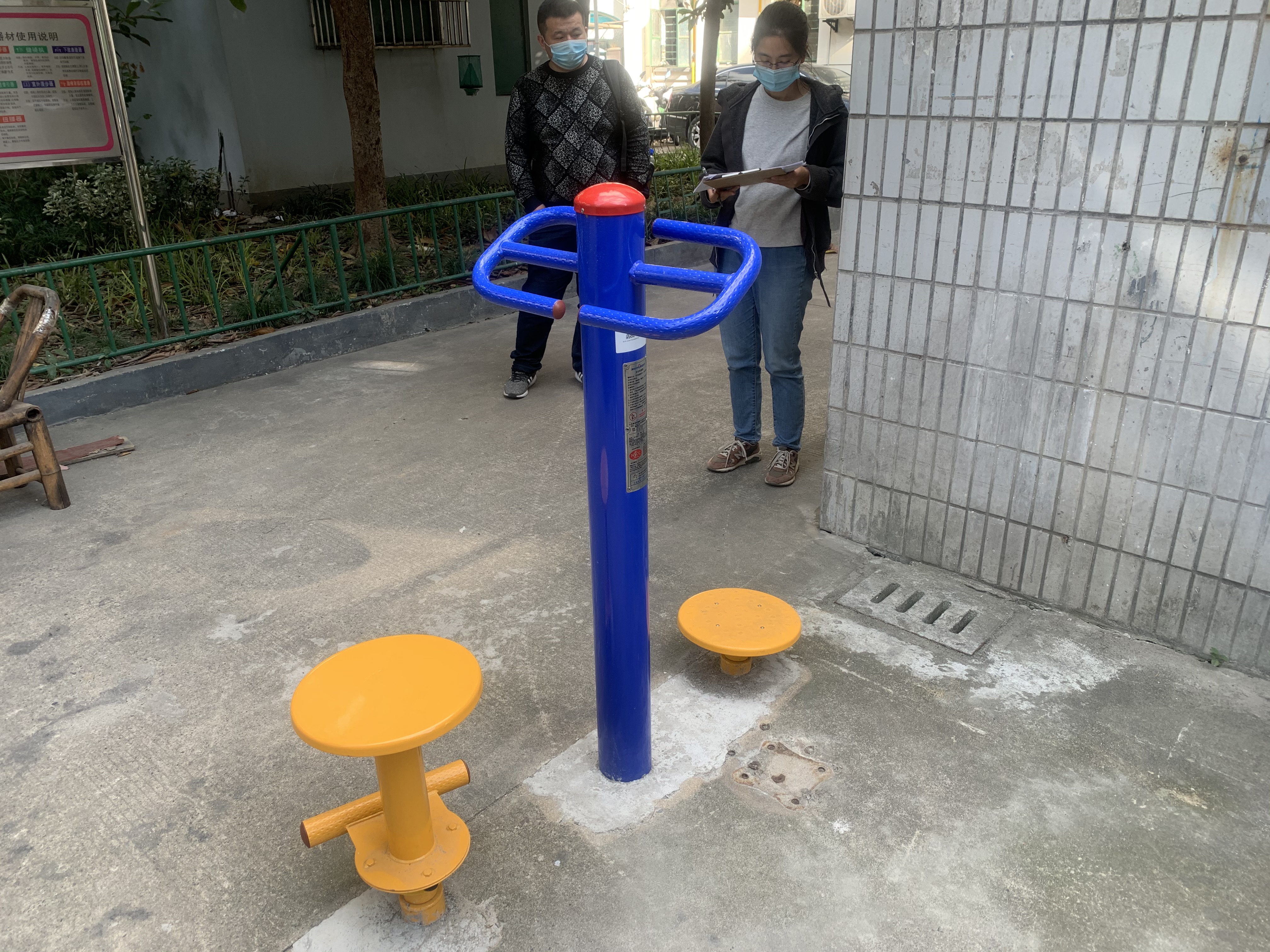 双位扭腰器