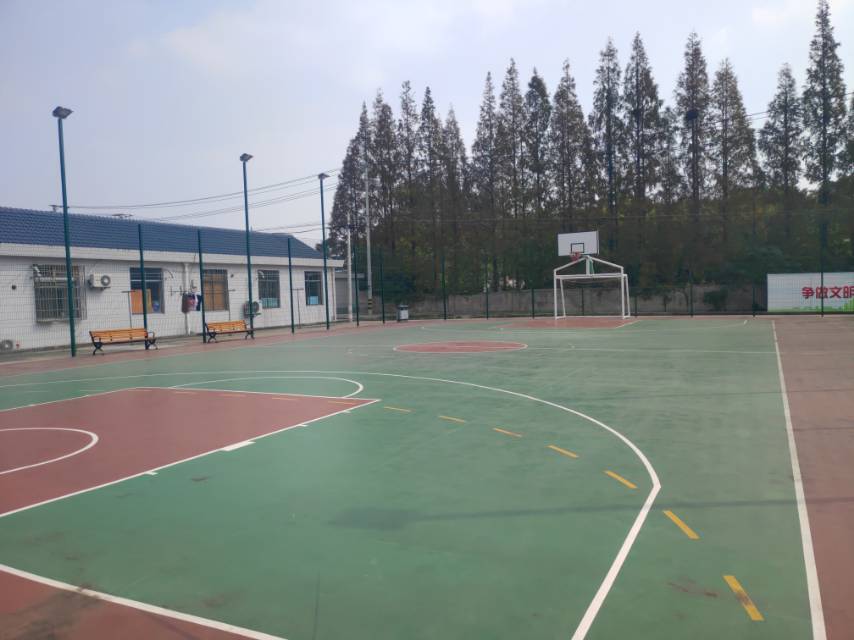 新海生活服务中心篮球场